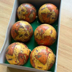 1993 Old Fashioned
Decoupage Ornaments